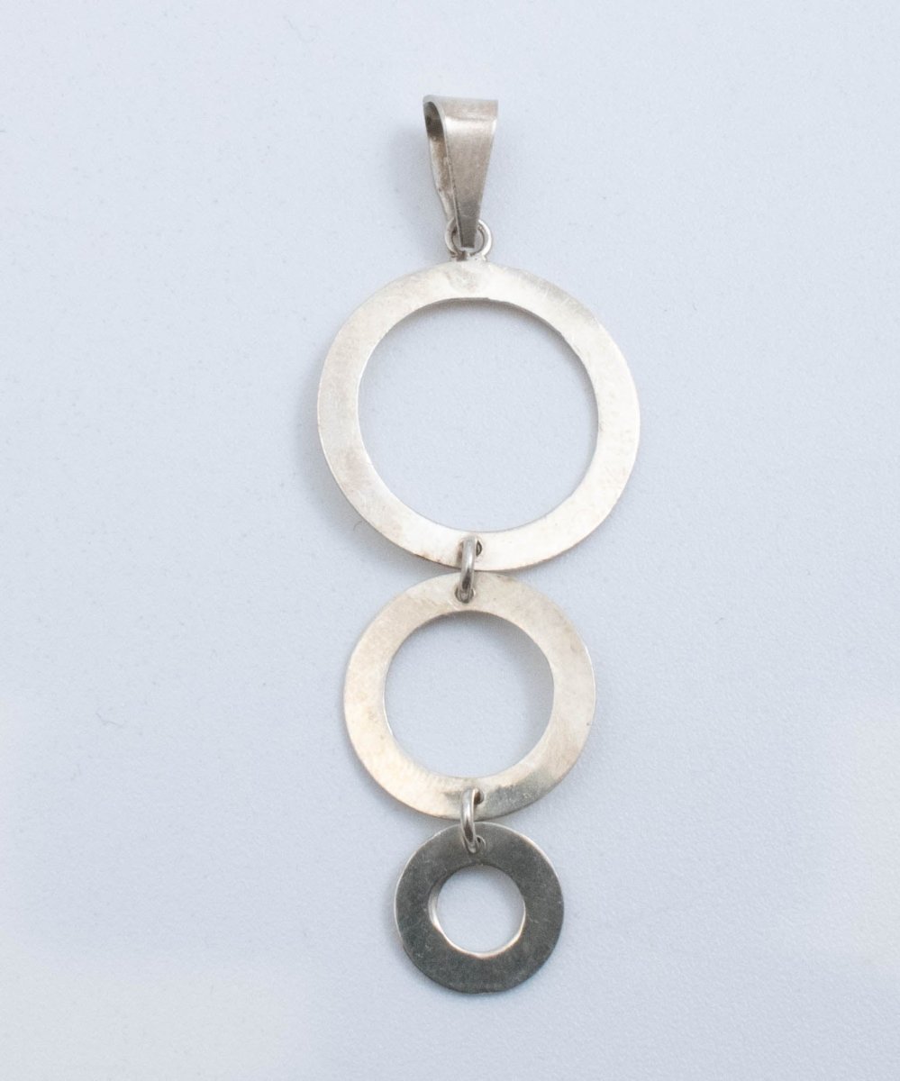 Vintage 980 Silver 3 Different Sized Rings Pendant! - 47Silver - 