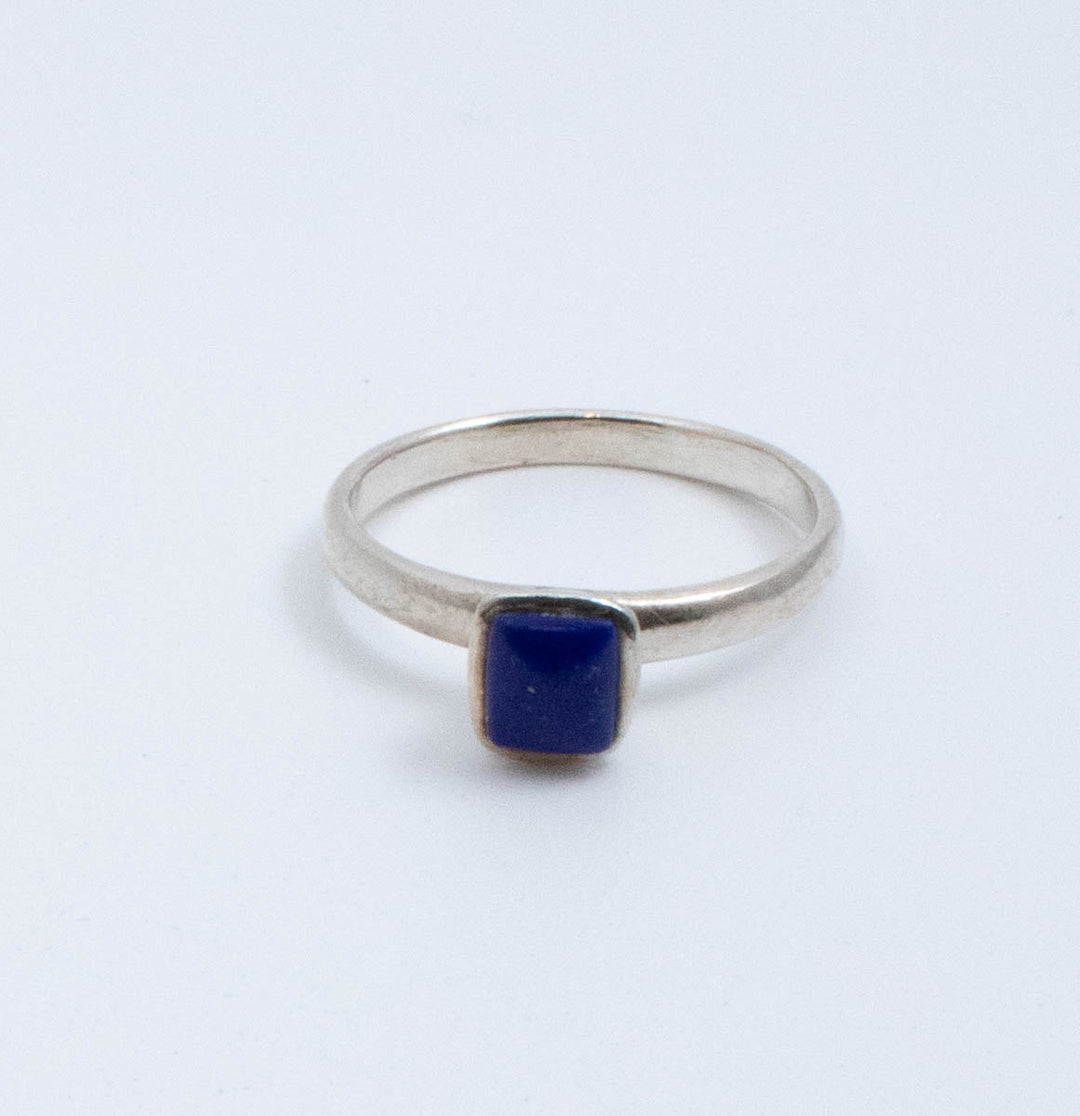 Vintage Sterling Silver Band with Square Blue Stone! [Size 8 US]