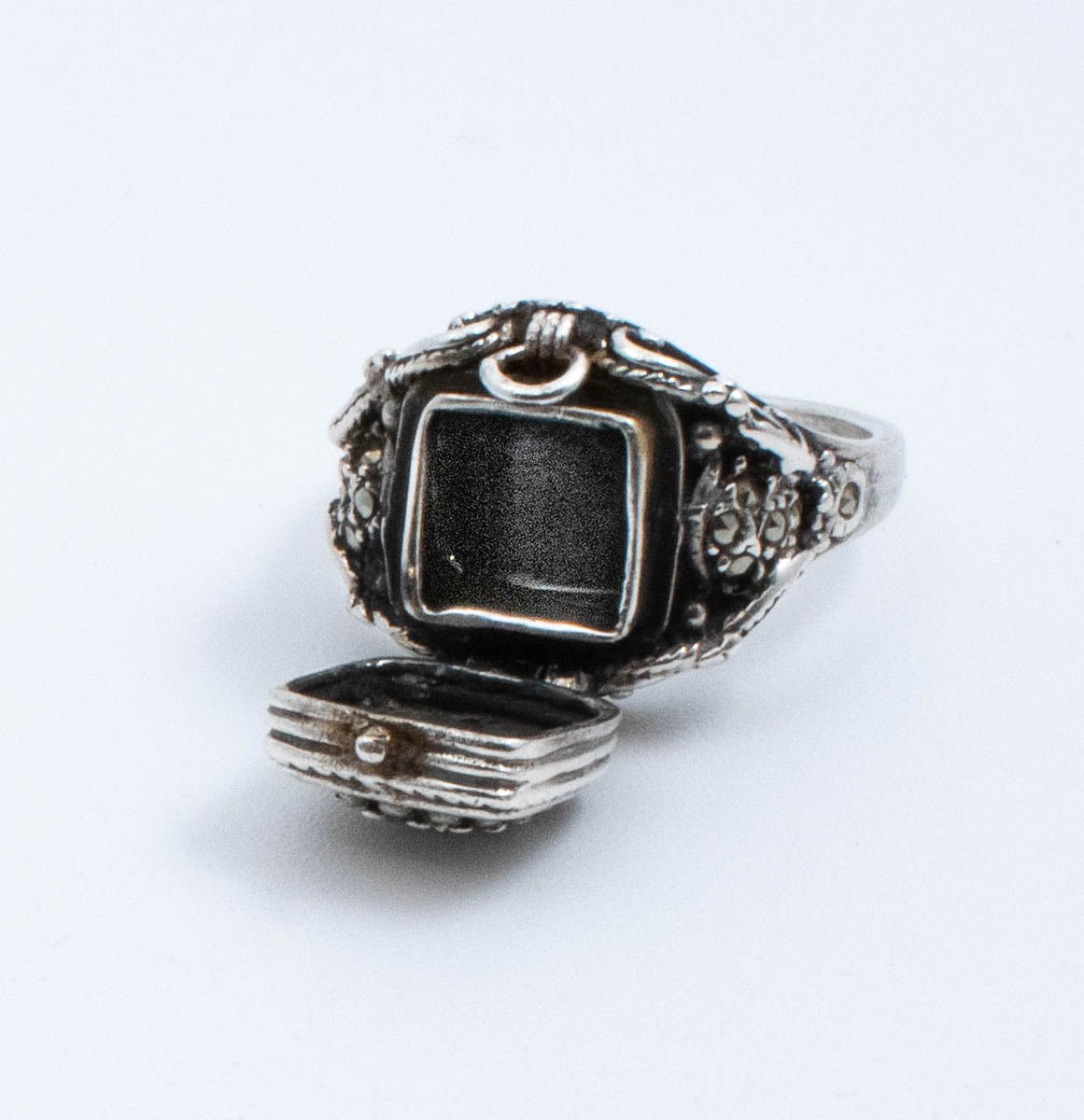 Vintage Sterling Silver Treasure Chest Ring with Marcasite! [Size 8.5 US]